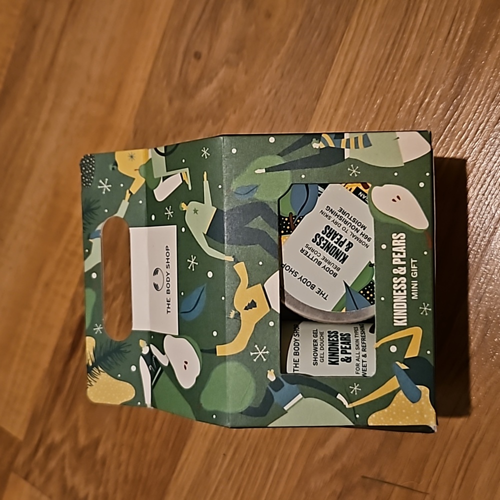 NWT The Body Shop Kidness & Pears Mini Gift Set